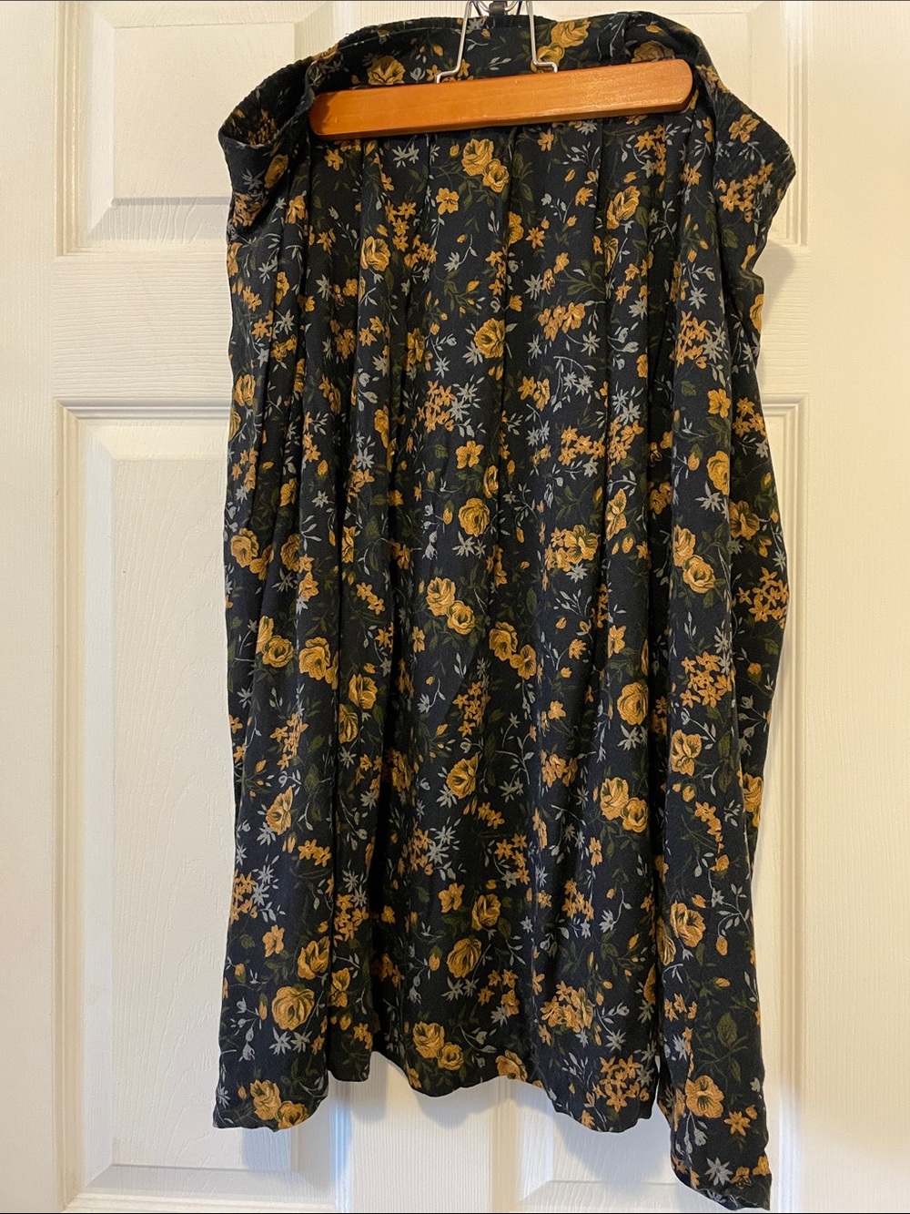 *see comments* VINTAGE Plus 1990s dark floral goth academia skirt